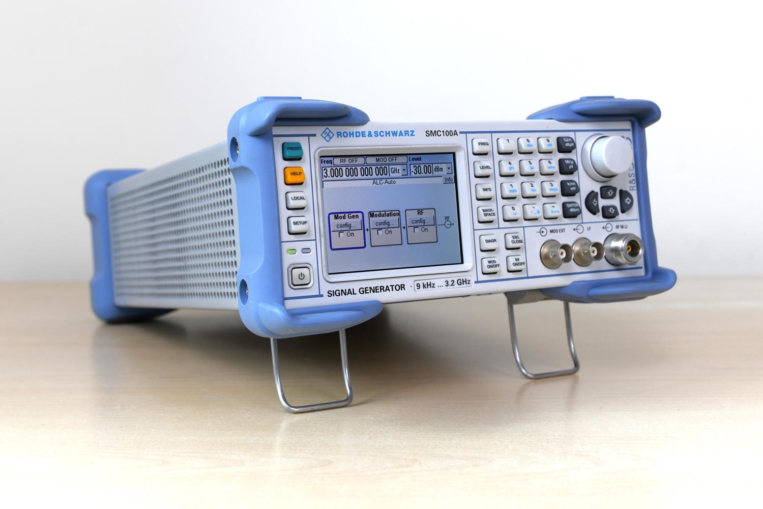 Генератор сигналов Rohde & Schwarz SMC100A B1